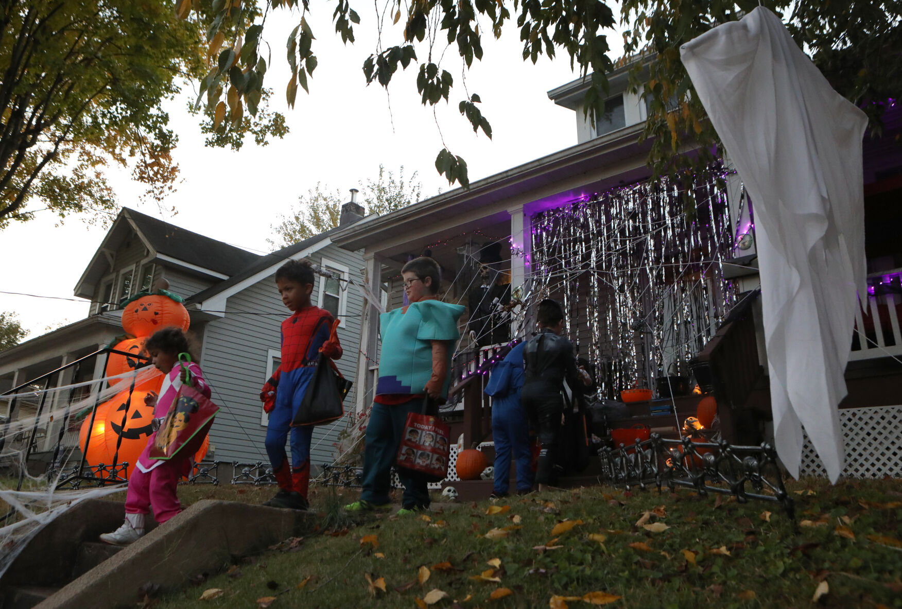 Larae Turner and Laron Fleming trick-or-treat